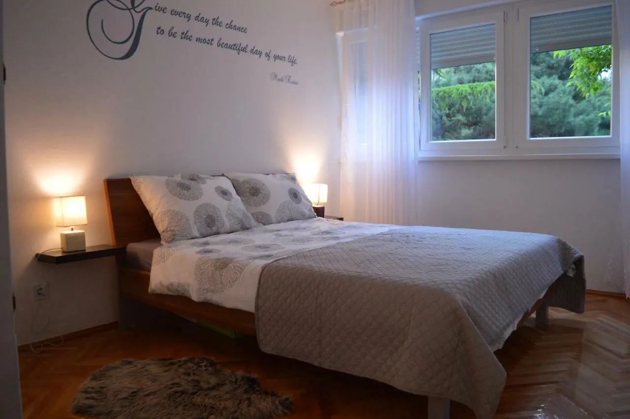 Ema Apartment Split