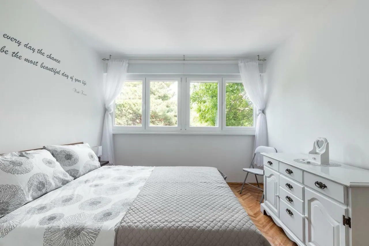 Ema Apartment Split