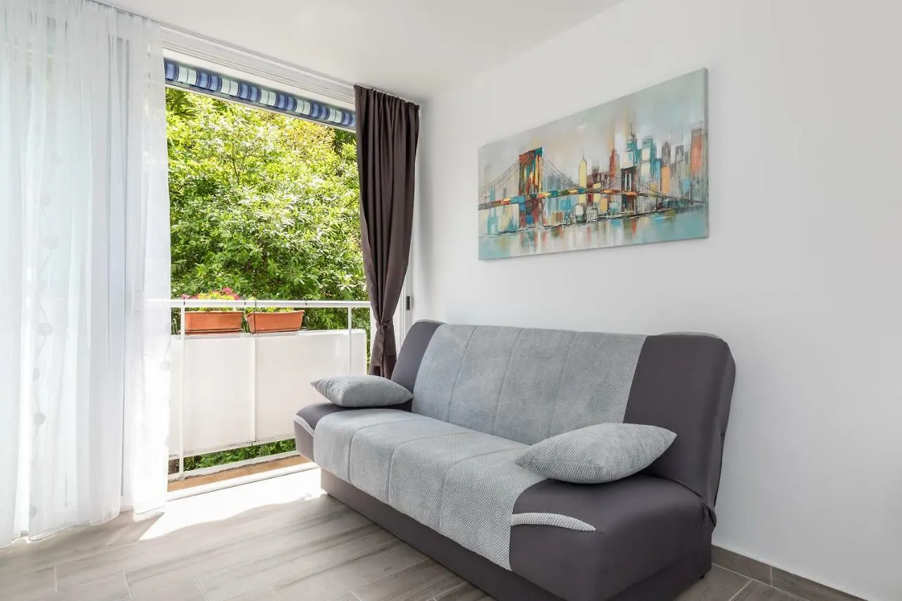 Ema Apartment Split
