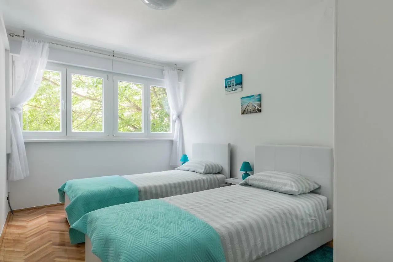 Ema Apartment Split